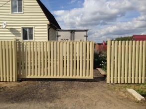 Ворота откатные из евроштакетника - пример 12 фото в Фосфоритном