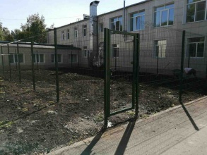 3D заборы для школы 15 метров фото в Фосфоритном