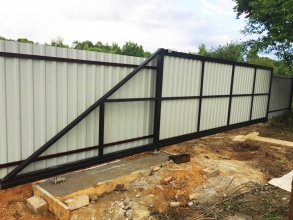 Откатные ворота с ручным управлением - пример 1 фото в Фосфоритном