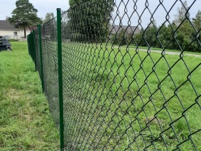 Забор из сетки рабицы в натяг 80 метров фото в Фосфоритном