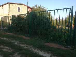 Сварные заборы с забивными столбами  80 метров фото в Фосфоритном